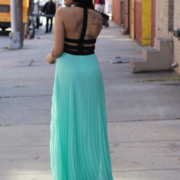 Dress - Picture 3 of 3